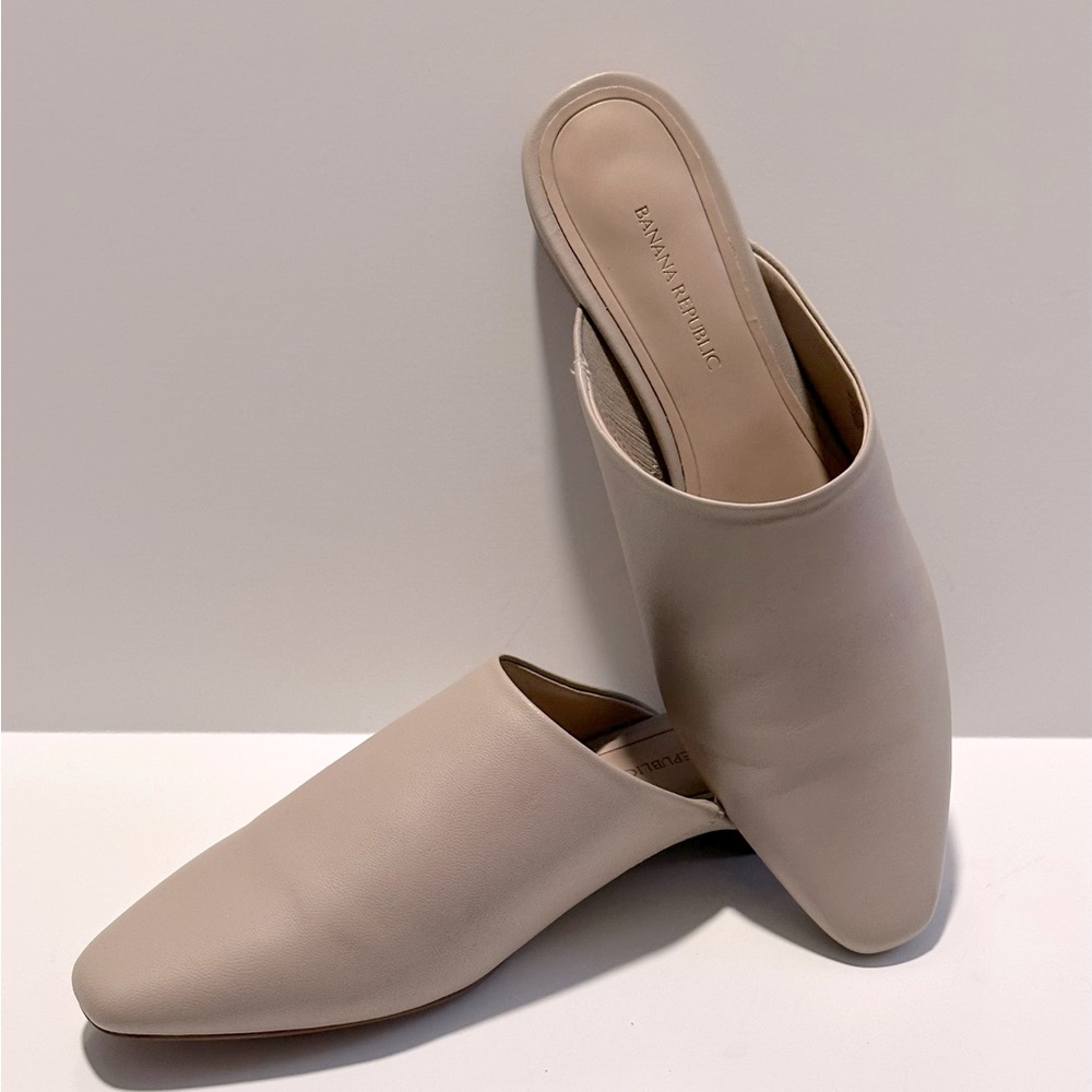 Banana Republic Flat Mule TAUPE Slide Flats sz 6